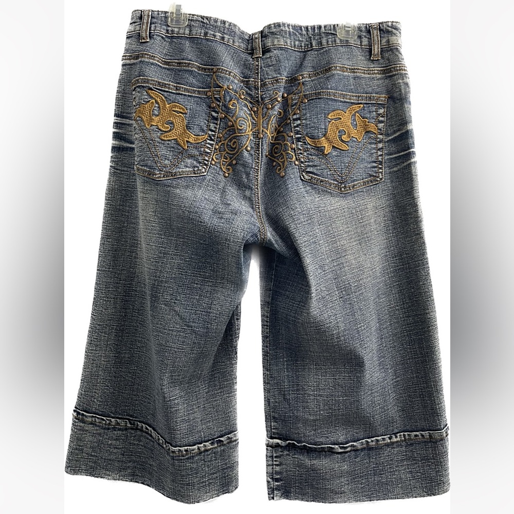 Women’s Design Back Denim Capri Pants      Size 15/16